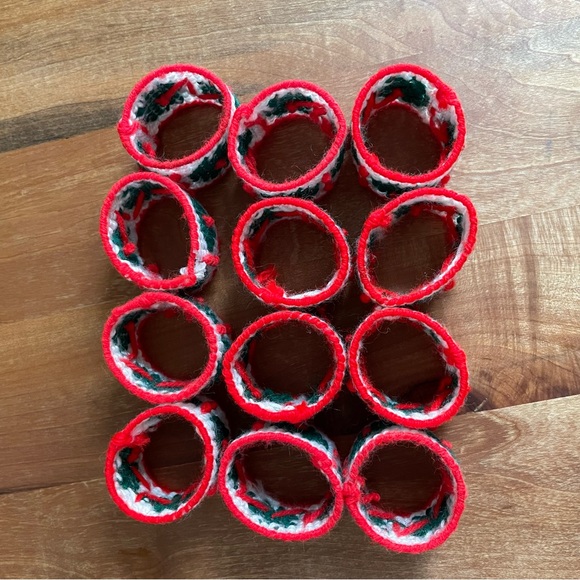 12 Vintage Handmade Plastic Canvas Yarn Holly Wreath Napkin Rings Christmas - Picture 3 of 3